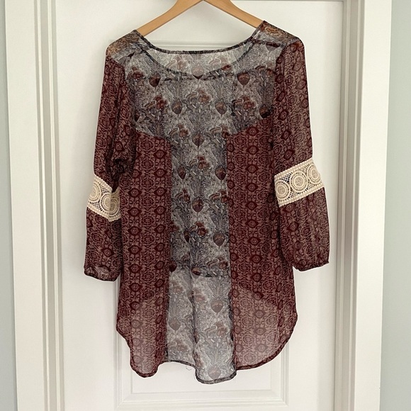 Sun & Shadow Boho Semi Sheer Embroidered Top Size Large - Picture 5 of 6